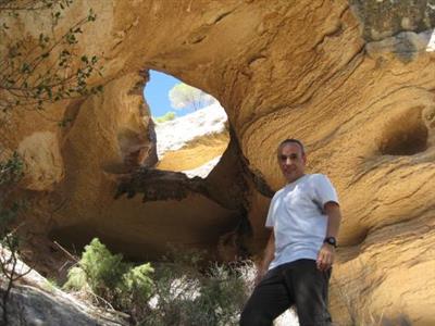 Cueva Horadada en el Monte Arab